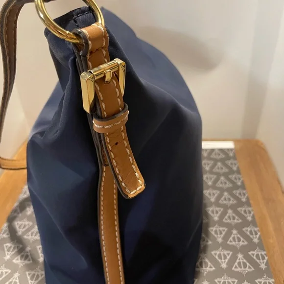 Tommy Hilfiger Navy and Red Interior with Gold Label - Picture 3 of 5